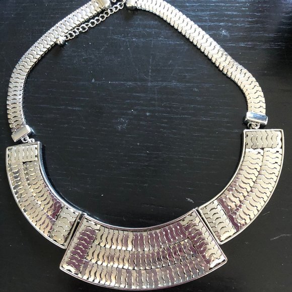 Statement necklace in interesting design - Picture 1 of 2